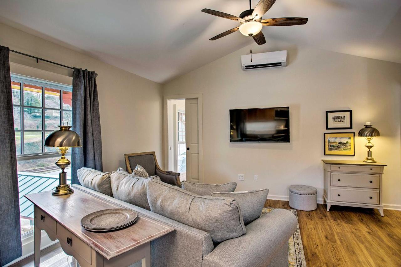Saluda Main Street Retreat - Central Location! Exterior photo