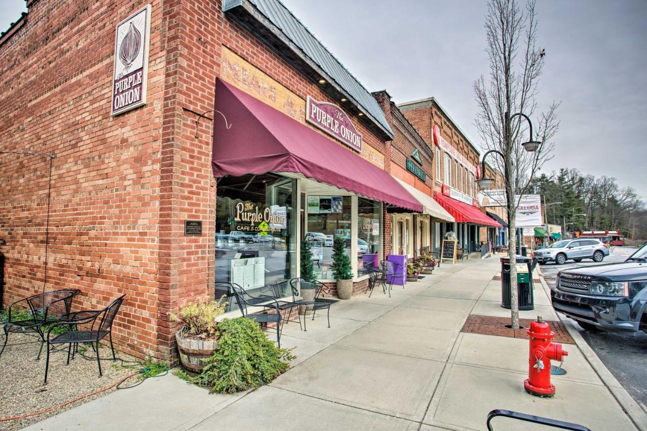 Saluda Main Street Retreat - Central Location! Exterior photo