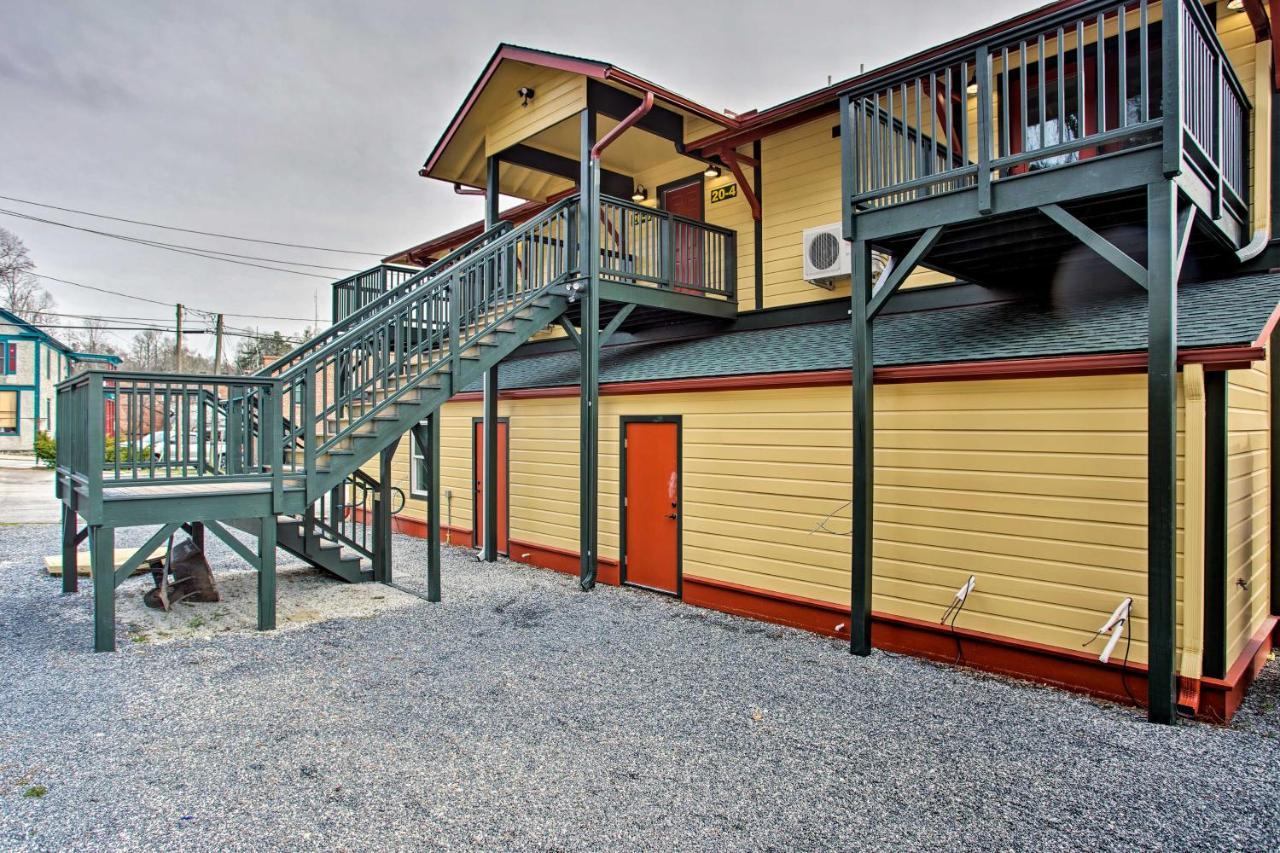 Saluda Main Street Retreat - Central Location! Exterior photo